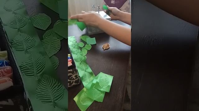 Клише "Листья" смотреть онлайн