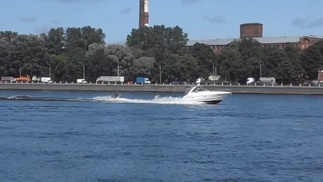 Neva river 26.07.2013 Нева (Баркас "Афганец",катера,"Метеор",лесовоз) смотреть онлайн
