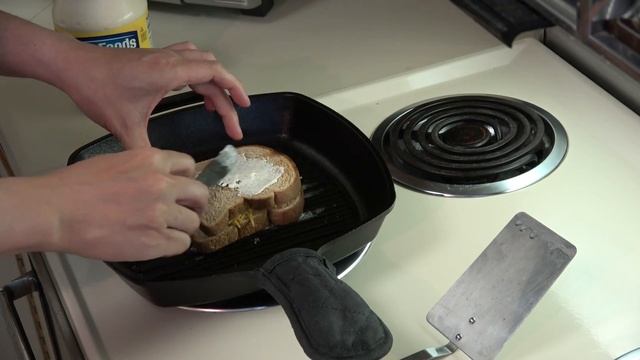 Simple & Fast Panini-Style Grilled Cheese Sandwich Cooked In Cast Iron смотреть онлайн