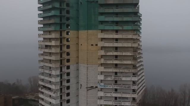 Потеряв хозяев на войне, собака нашла их расстрелянную машину и стала ждать, но совсем скоро... смотреть онлайн