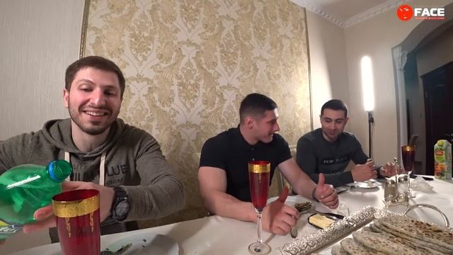 Заруба спортсменов по поеданию Жингялов хац смотреть онлайн