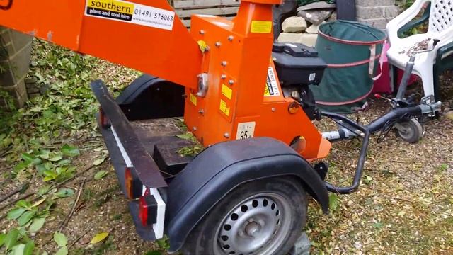 Timberwolf 18 PHP PETROL Wood Chipper смотреть онлайн