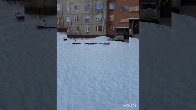 Прогулка на детской площадке смотреть онлайн