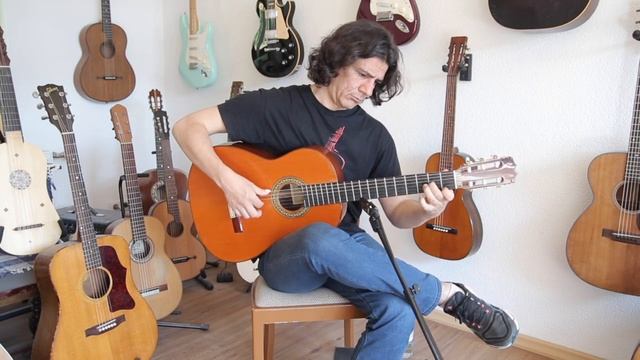 Julio Conde (Hermanos Conde) 1991 media luna flamenco guitar - amazing piece - excellent sound смотреть онлайн