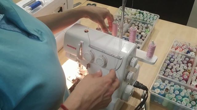 Обзор швейной машинки и оверлока для начинающих смотреть онлайн