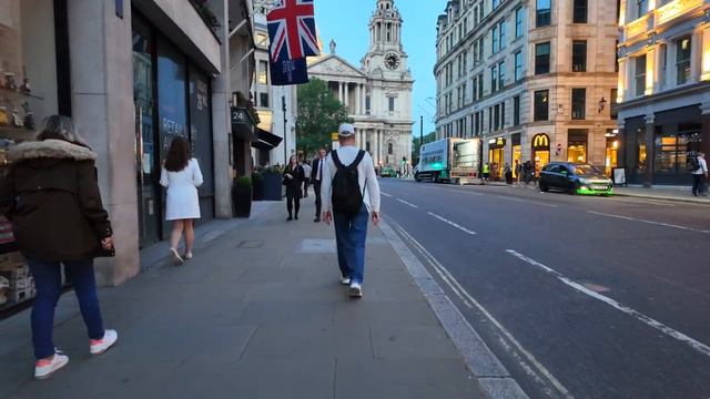 London's West End City of Westminster Theater District Summer Evening Walk смотреть онлайн