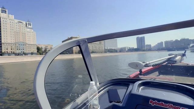 На Катере через центр Москвы смотреть онлайн