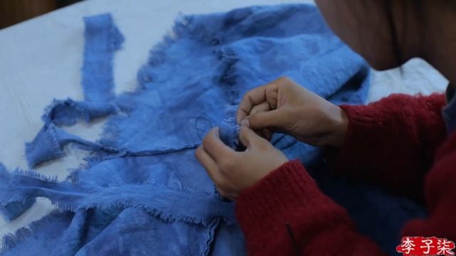 （EP2）The life of blue calico dresses hand-dyed by Li Ziqi? 蓝草的一生？蓝印花布的一生？还是李子柒花裙子的一生？丨Liziqi Channe смотреть онлайн