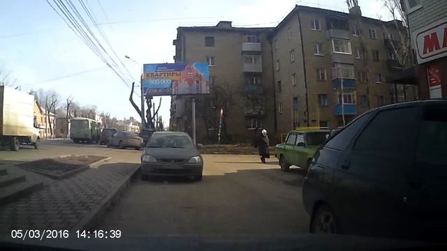 В Воронеже видеорегистратор заснял автовора, снимающего дворники с чужой машины смотреть онлайн