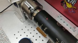 Частый кося EzCad Гравировка круглого вектора на цилиндр на поворотном устройстве