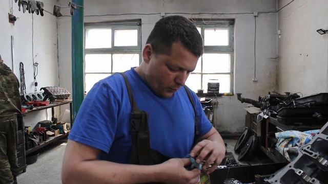 Toyota Wish. Двигатель 1ZZ-FE. Потеря давления масла, причина. смотреть онлайн