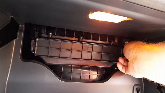 Замена салонного фильтра на Kia Sportage 4 смотреть онлайн