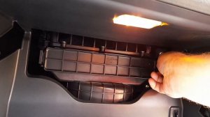 Замена салонного фильтра на Kia Sportage 4