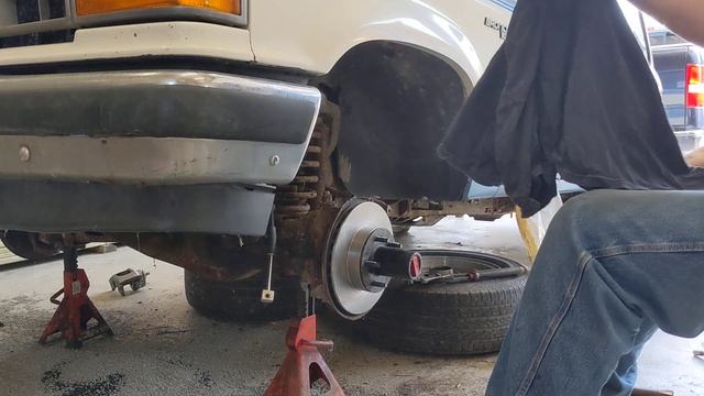 BARN FIND Bronco 2 Episode 4: Brakes and finally on the road! смотреть онлайн