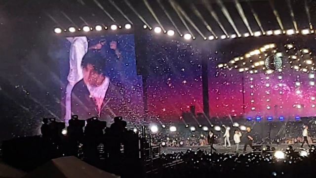 BTS / Mikrokosmos / Day 2 / London Wembley Stadium смотреть онлайн