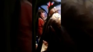 Пьяная баба пристаёт к пацану