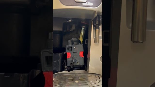 Delonghi Esam 4500 Brühe Gruppe Steht unterhalb der Brühekolben statt unter den Mahlwerk смотреть онлайн