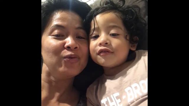 Mom & son singing You are my sunshine & praying смотреть онлайн