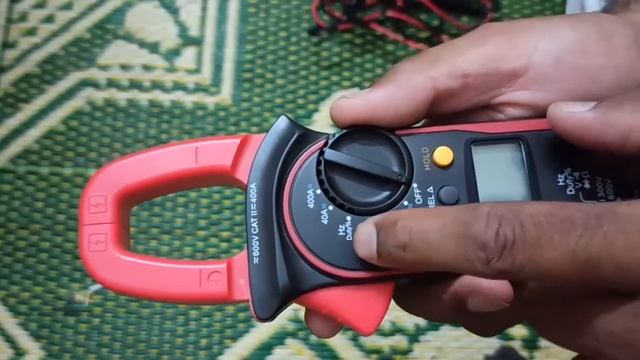 Test Solar System Current Using Digital AC DC Clamp Meter смотреть онлайн