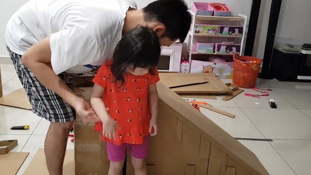 DIY Indoor Cardboard Slide | 自制室内纸皮滑梯 смотреть онлайн