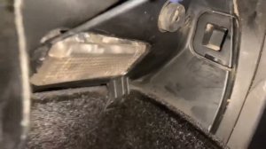 Замена лампочки в бардачке vw Jetta Golf 5