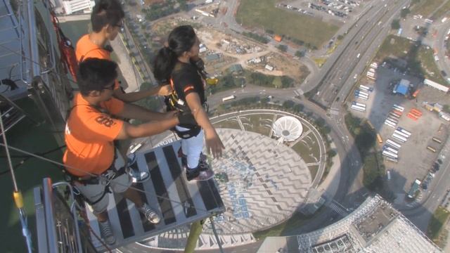 First Bungee Jump From Macau Tower - Worlds Highest Bungy Jump (2500 subscribers challenge) смотреть онлайн