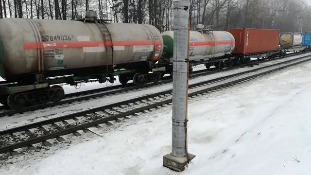 Станция Роща в районе МКАД Минска, товарный состав РЖД поехал в сторону России смотреть онлайн