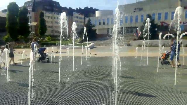 Пешеходный фонтан в Городище смотреть онлайн