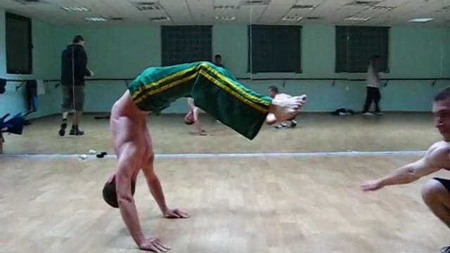 bananera hollowback nikita kurtin - estilo de jogo capoeira смотреть онлайн