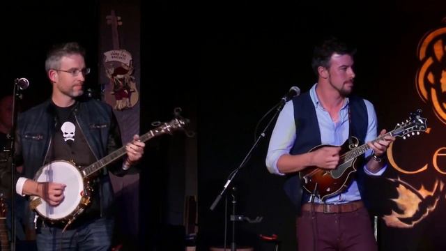 We Banjo 3 - Shove the Pigs Foot a Little Further in the Fire (Live) смотреть онлайн
