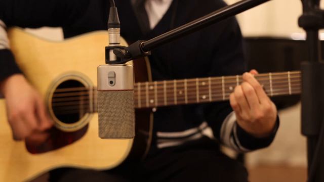 Takamine Guitar D5DNAT Strumming смотреть онлайн