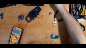 Ремонт музыкальной колонки , не включается портативная колонка.mp4