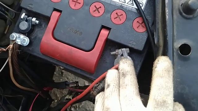 Какую клемму надо надевать первой, чтобы не Убить аккумулятор смотреть онлайн