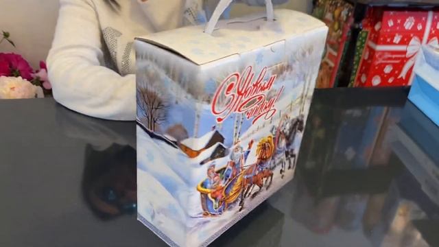 Мороз и тройка - сладкий детский Новогодний подарок в картонной упаковке смотреть онлайн