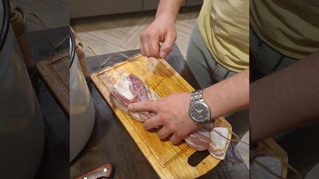 Правильная обвязка сала, прослойки, грудинки, мяса, рыбы перед копчением. смотреть онлайн