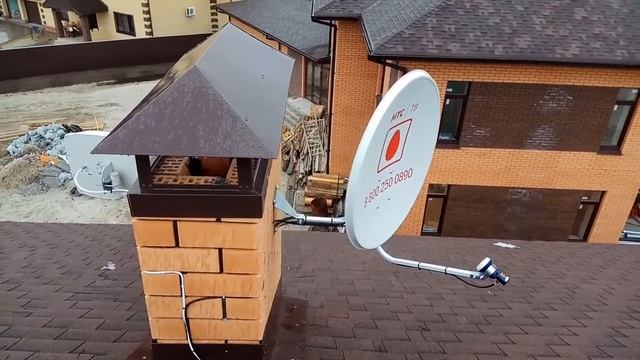 А и В сидели на трубе. А с эфира, В с спутника