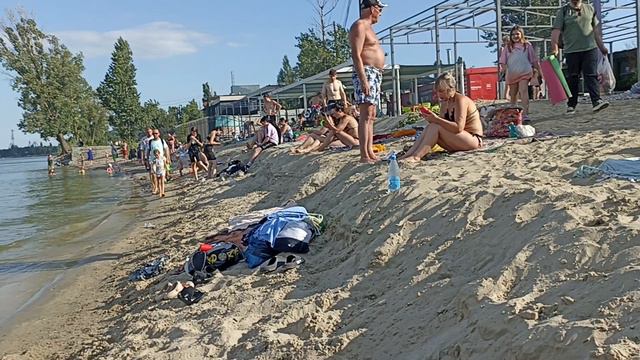 Прогулка по набережной. смотреть онлайн