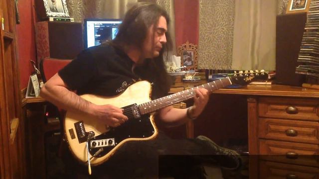 Oscar Aragón de EconoMusic probando Hofner. Bonus Track смотреть онлайн