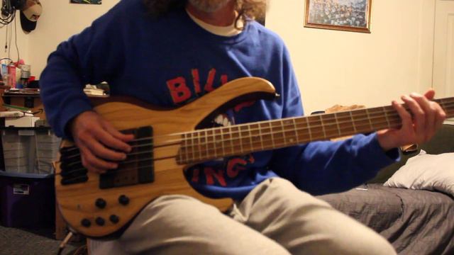 Ibanez BTB33 bass смотреть онлайн