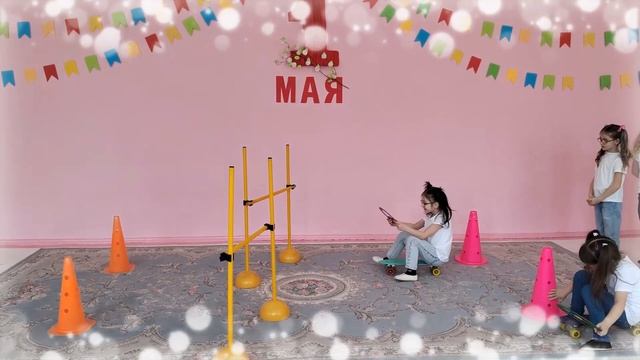 Видеофрагменты подготовки праздника "Мы в мире, дружбе будем жить" смотреть онлайн