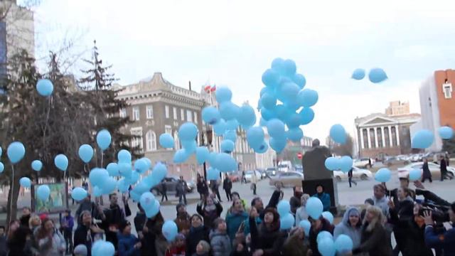 Акция аутистов "Зажги синим" в Саратове смотреть онлайн