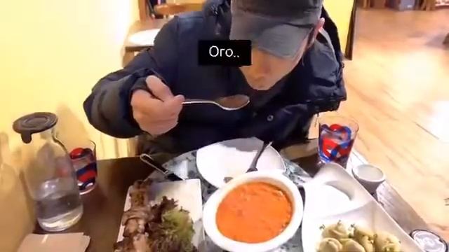 Корейцы пробуют русскую еду