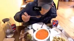 Корейцы пробуют русскую еду