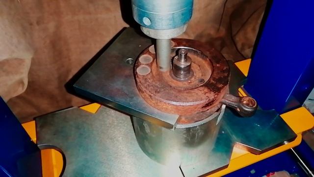 Распрессовка коленвала двигателей серии "Д" : Д-4, Д-5, Д-6, Д-8 смотреть онлайн