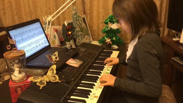 Аня, 10 лет. П.И.Чайковский - Танец Феи Драже из балета Щелкунчик (по нотам двумя руками 12 тактов смотреть онлайн