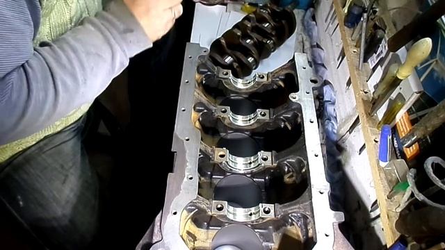 79   Установка  коленвала  двигателя  Джили МК  копия  двгателя TOYOT A4 FE