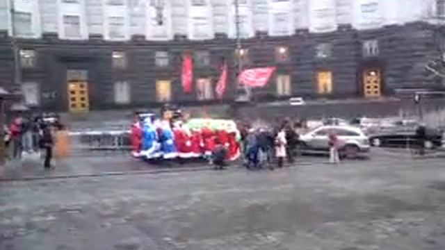 Власть достала даже Дедов Морозов! смотреть онлайн