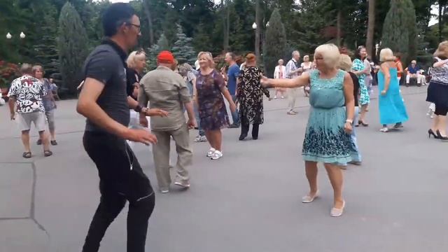 А я розтану у світі наших мрій!!! ??Танцы в парке Горького!!!?? Харьков 2021 смотреть онлайн