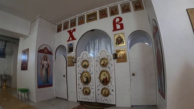 Дорогие братья сестры! Божественная служба в храме Святой Троицы смотреть онлайн