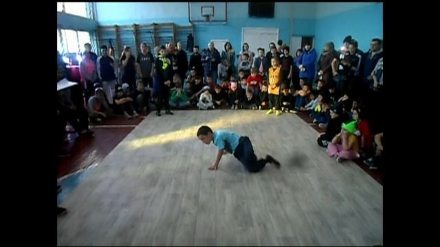 FLOORIORS Брейкданс турнир 2017 г. Лозовая 1-я часть смотреть онлайн